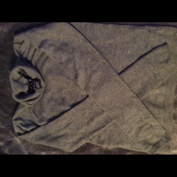 Long Sleeve Sweater - Picture 3 of 3